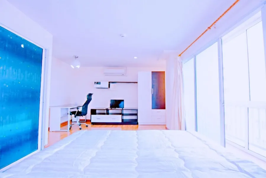 For sale, for rent!! Condo Pratchaya Place, Ratchada-Huai Khwang, 6th floor, corner room, fully furnished, hurry and reserve now!!
