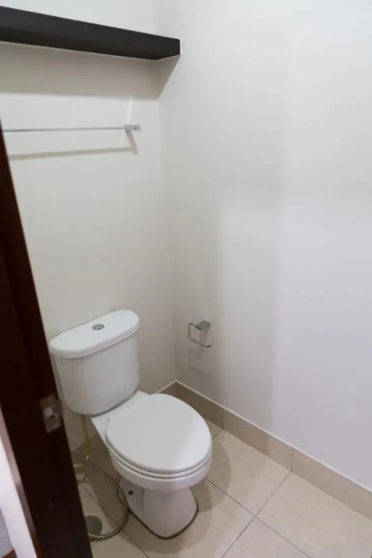 For rent, Wonnapa Sukhumvit 38, beautiful duplex room. Fully furnished Wide area, not uncomfortable, the best location near BTS Thonglor. Do not miss it.