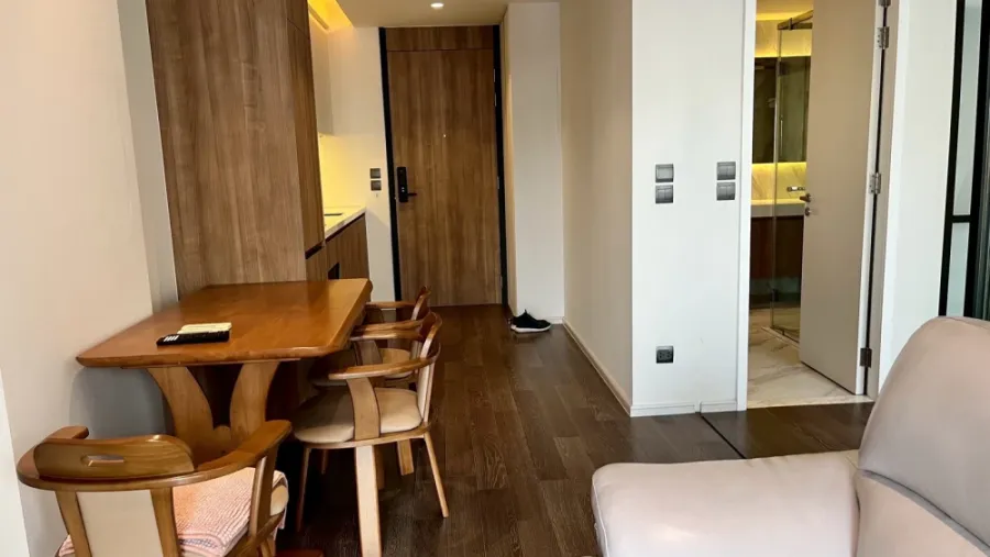 For rent: MUNIQ Sukhumvit 23, 17th floor. Nice, fully furnished unit. Book now, don't wait!