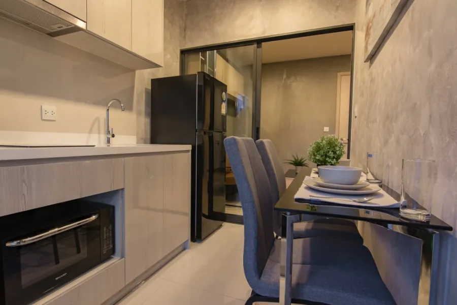 Selling LIFE Sukhumvit 48, fully furnished with built-in furniture throughout, Loft style decoration, and complete set of appliances. Book now!