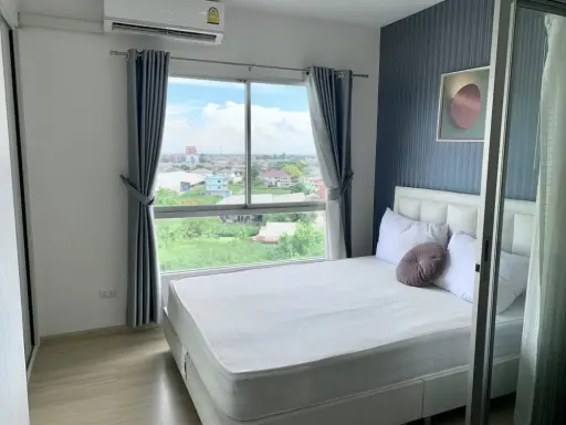 For rent: Plum Condo Bangyai Station, bedroom with beautiful wallpaper, excellent furniture, green area view, don't miss it.