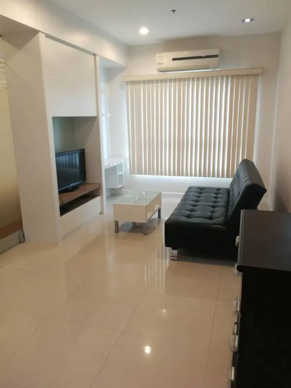 For Rent คอนโด Q House ตากสิน-สาทร ห้องนั้นเล่นกว้าง จะนั้งจะนอนโอ้ยเห็นแล้วใจละลายมากๆช้าหมดอดนะจ๊ะ