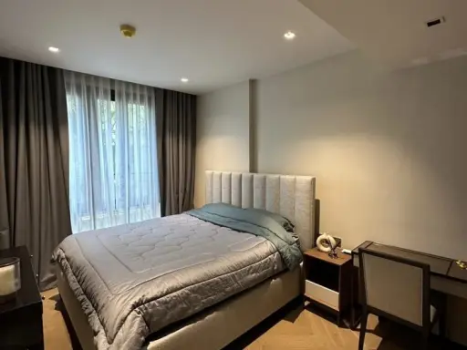 Urgent sale: The Reserve Sukhumvit 61, beautifully decorated room, fully furnished, just bring your bags and move in. Don't miss out!