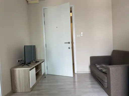 For rent: Plum Condo Central Station, high floor, Ikea view, great breeze, fully furnished, hurry up and grab it!