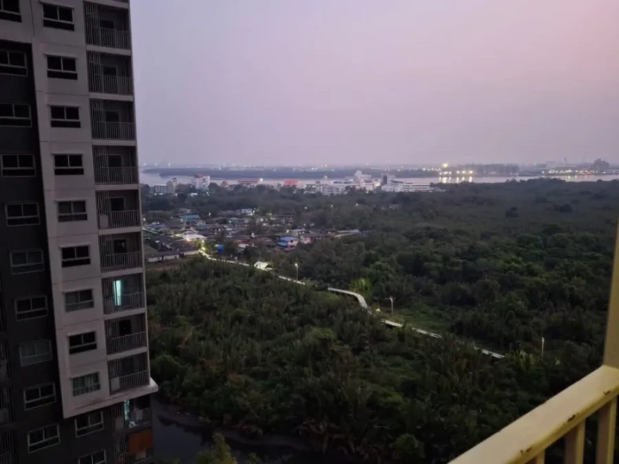 For rent The Trust Condo @ BTS Erawan ห้องน่าอยู่ ติดวอลเปเปอร์อย่างดี ราคาคุ้ม รีบมาจอง
