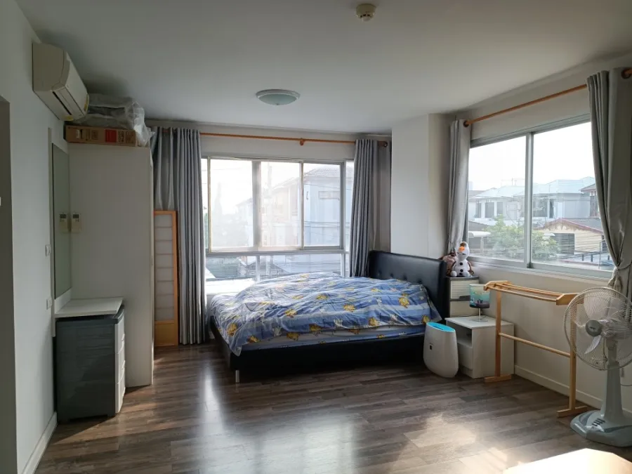 ขาย d condo สุขุมวิท 109 ห้องน่าอยู่ ขนาดกว้าง เป็นสัดส่วน เฟอร์ครบ ราคาดี ลากกระเป๋าเข้าอยู่เลย
