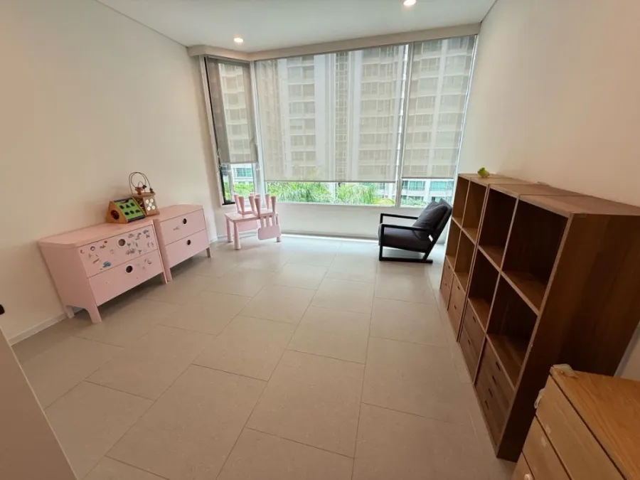 For rent: The Park Chidlom, 4th floor. Spacious and comfortable unit, fully furnished. Book now! (Quickly!)