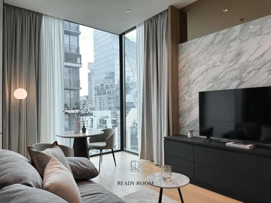 Condo for rent 28 Chidlom, beautifully decorated room. Fully built-in furniture Let me tell you, you definitely shouldn't miss it.