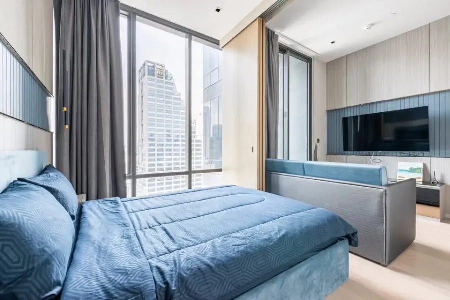 Ashton Silom for rent, room in very good condition, complete with furniture and appliances, just bring your bags and move in.