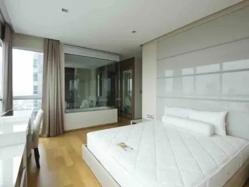 For rent!! Condo The Address Asoke, 41st floor, beautiful room, fully furnished. Ready to move in immediately, don't miss it!!
