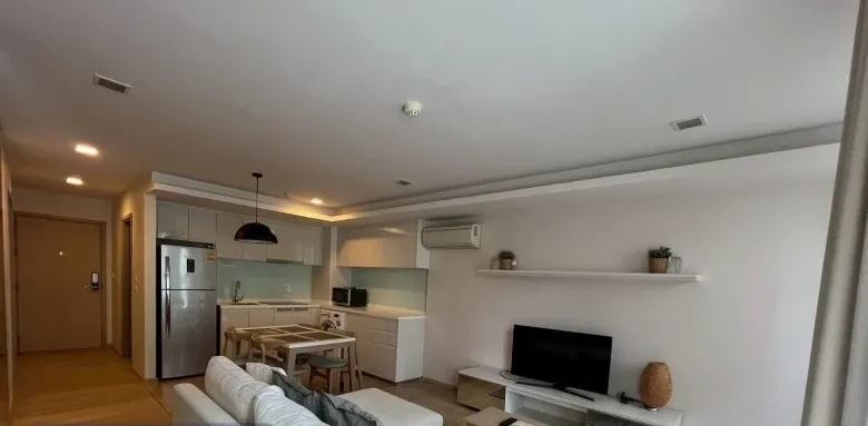 For rent: Liv@49, 3rd floor, spacious and comfortable unit, fully furnished. Book now!