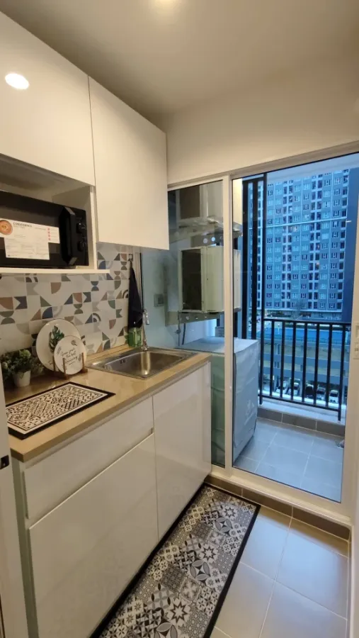 For rent: Regent Home Bangna. Beautifully decorated room! Great price! Pool view, not hot, very livable. You have to check it out!