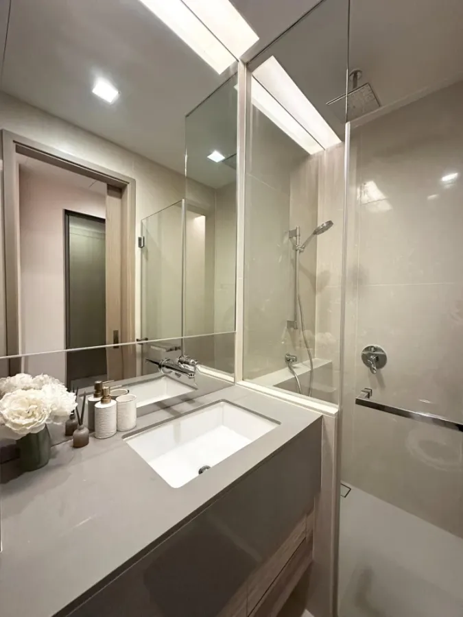 For rent: THE ESSE ASOKE, decorated in a timeless style, magnificent, elegant, high floor with a stunning view, hurry and grab it now!
