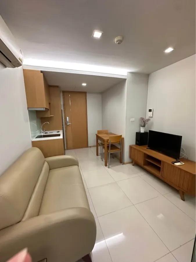 For rent: SOCIO Ruamrudee, 1 bedroom, 1 bathroom, decorated in Muji style, fully furnished, hurry and reserve now!