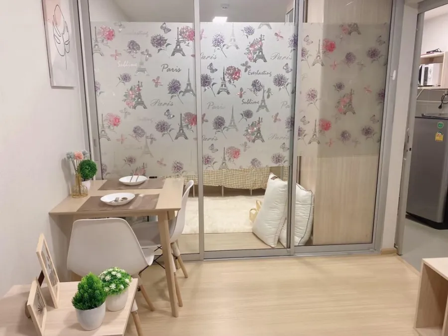 For rent: Plum Condo Rangsit Alive Phase 1, pool view, partitioned room, comes with complete decorations. Book now quickly.