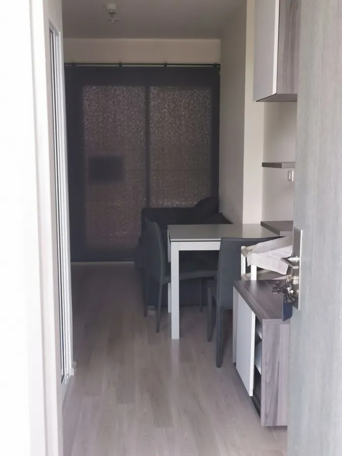 For rent Centric Ratchada-Huay Kwang. The room looks very nice. Get a great view of the city complete electrical appliances Hurry up and move