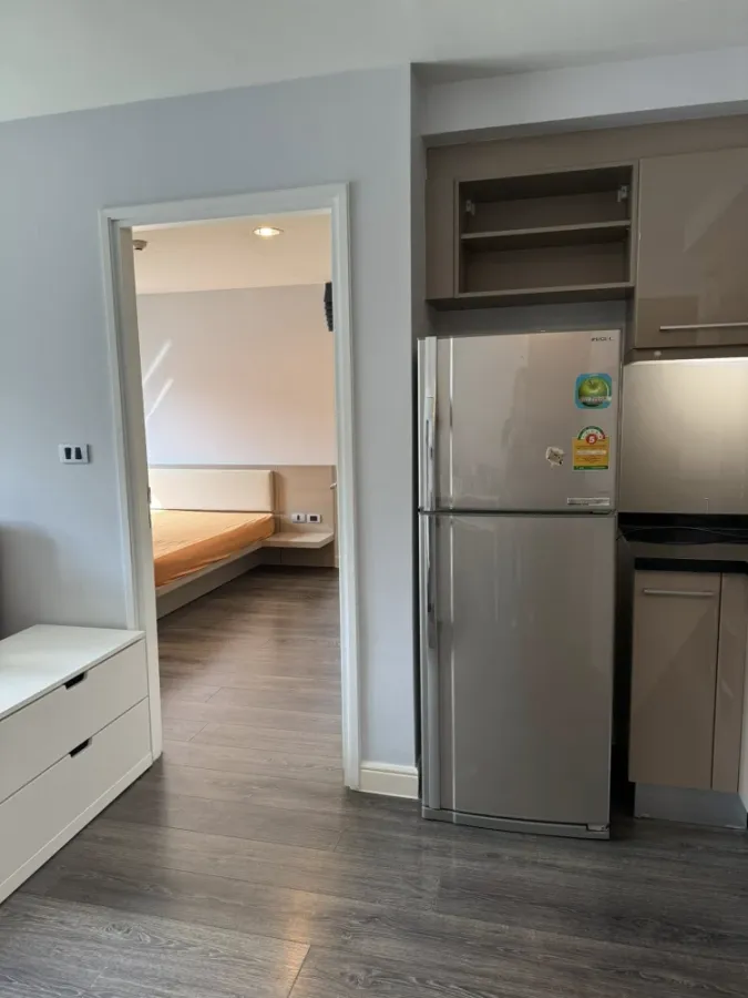 For rent: The Crest Sukhumvit 49, 2nd floor, corner room, quiet, shady atmosphere, you can't miss this opportunity to reserve.