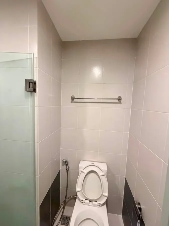 For sale or rent: Ideo Mobi Wongsawang-Interchange. A comfortable room in a great location with complete amenities. Don't miss out!