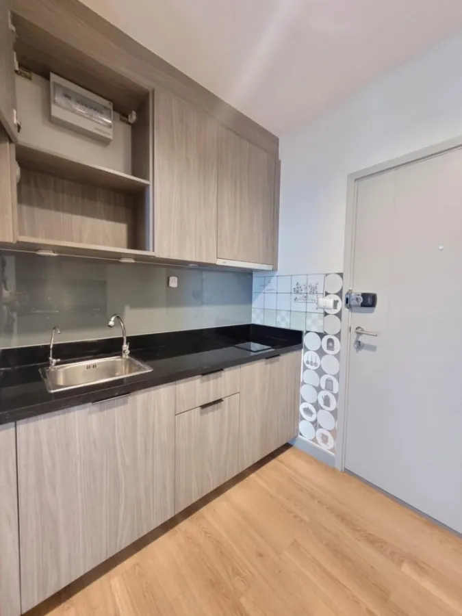 Condo for sale: Chapter One Midtown Lat Phrao 24, empty room, high floor, beautiful view, hurry and become the owner.