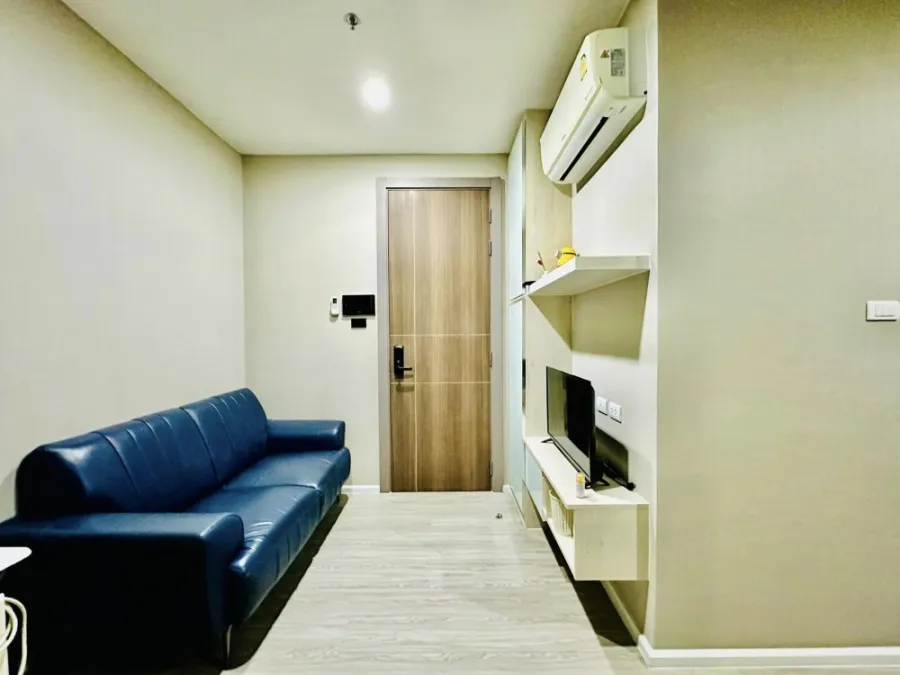 For rent: JW Station @ Ramindra. The room is separated into sections. Fully furnished Not booking is a big mistake.