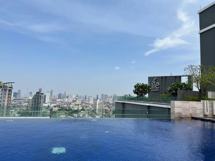 For rent: Life @ Ratchada-Sutthisan, great city view, fully furnished, complete electrical appliances, just bring your own stuff and you can move in.