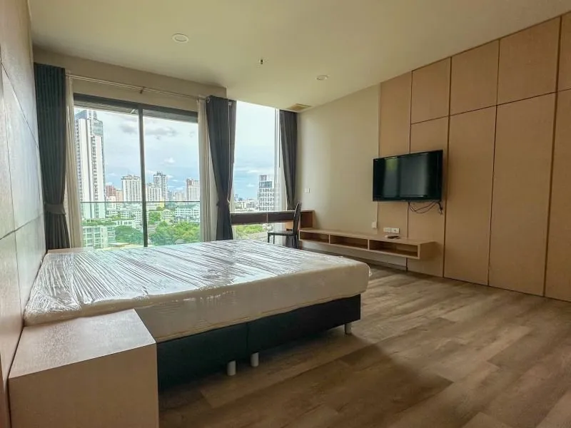 For sale, Nobel Remix, Sukhumvit 36, decorated in minimalmuji style. Use the space very well. Don't miss out.