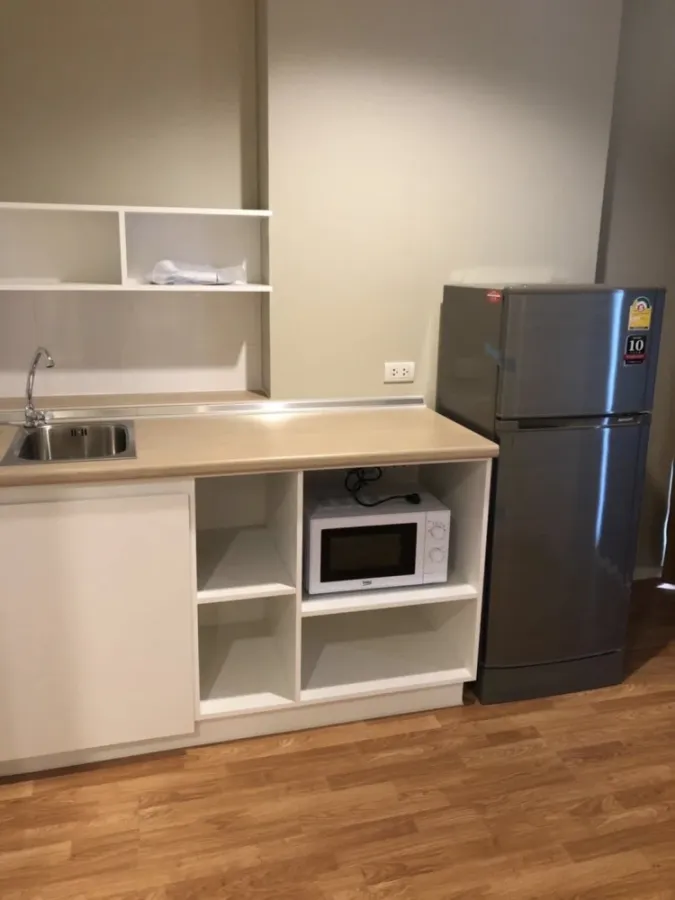 For rent: Lumpini Park Phetkasem 98, 10th floor unit, fully furnished with appliances. Book now!