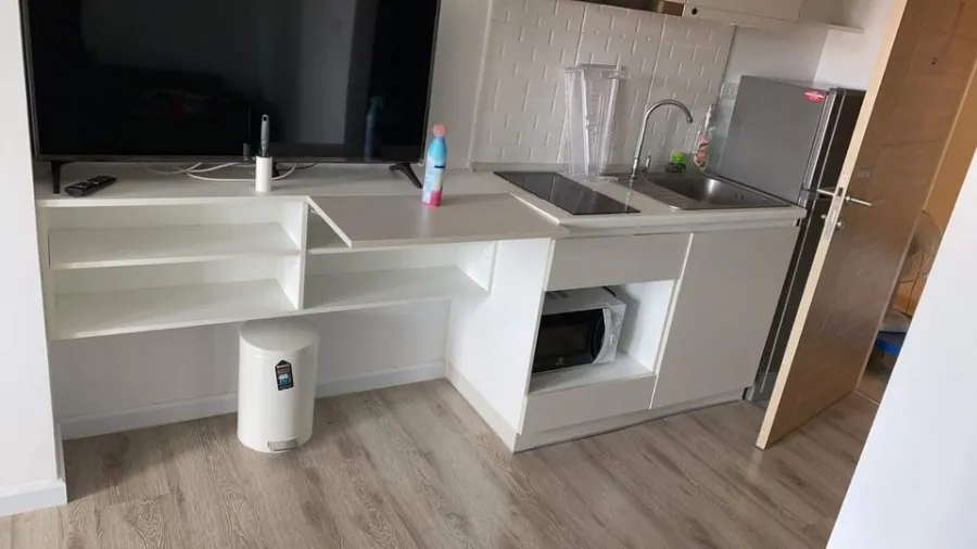 For rent, Pause iD, 5th floor, corner room, complete with furniture and appliances. If you don't reserve, you will miss a lot. Hurry up.