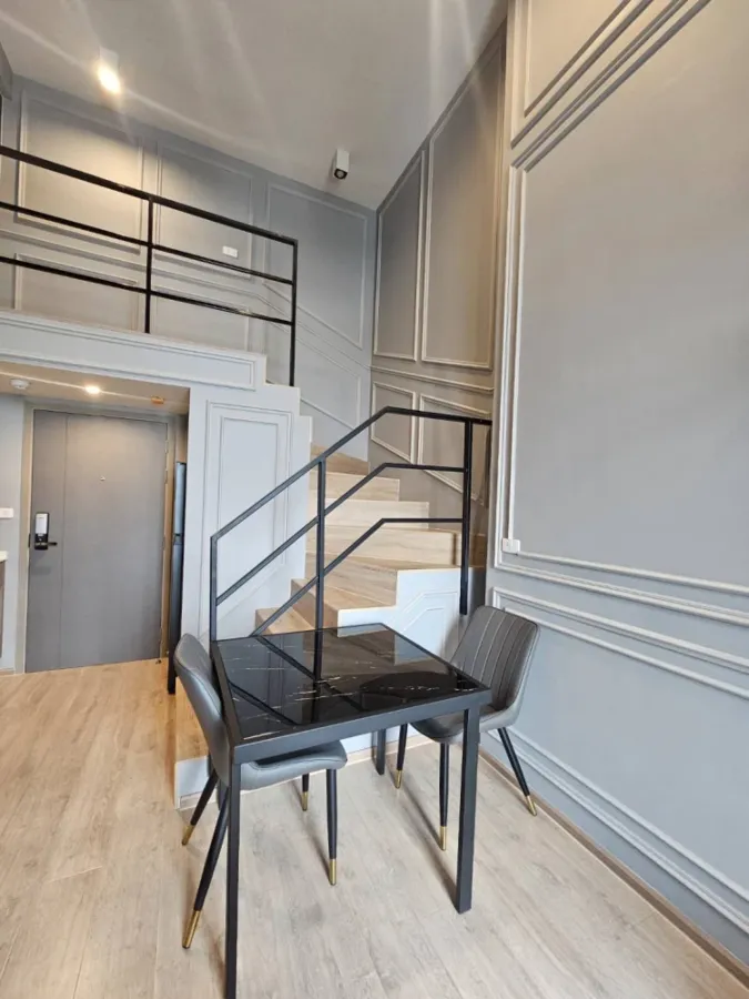 For rent: IDEO RAMA 9–ASOKE, high ceiling, airy, spacious, lots of usable space, comes with complete amenities. Don't miss it!