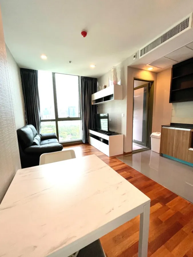 For rent!! Wish Signature Midtown Siam Condo, 22nd floor, south facing, beautiful room, very livable, great price, don't miss it!!