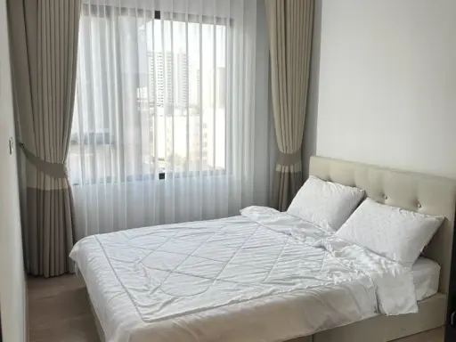 Condo for rent at Chewathai Pinklao. Ready to move in, fully furnished, great value. Book now, don't miss out!