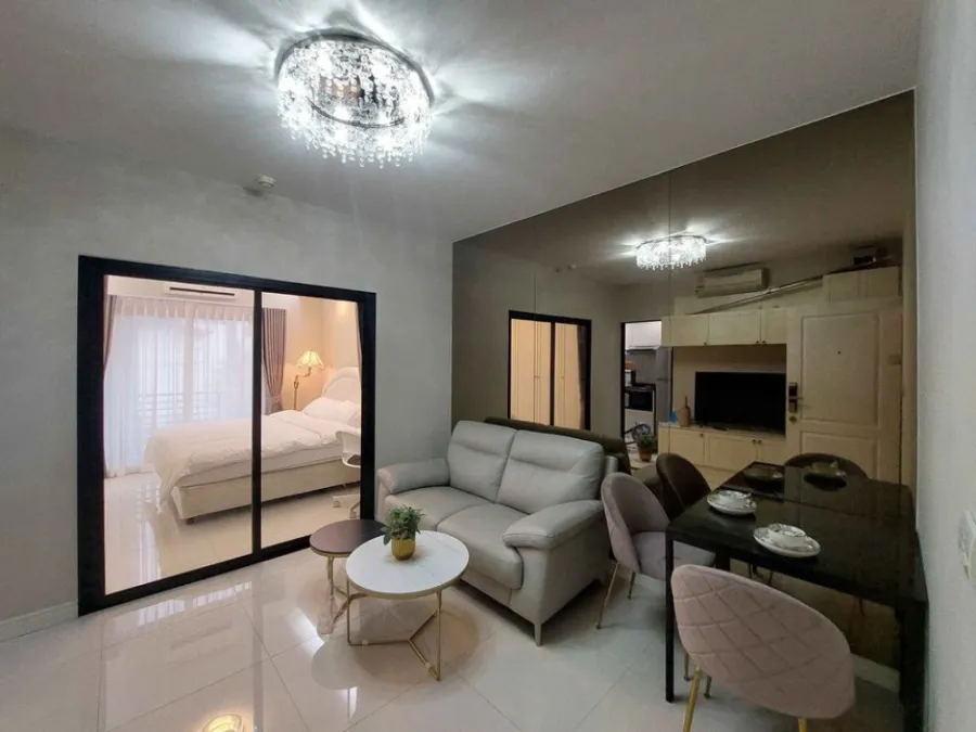 Condo for rent, The Seed Phaholyothin 14, corner room, facing south, front view of the project The balcony is very wide. Hurry up.