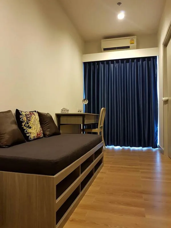Chapter One Midtown 24 for rent, the room is complete. The view is not obstructed. It's close to the train station too. Book now!!!