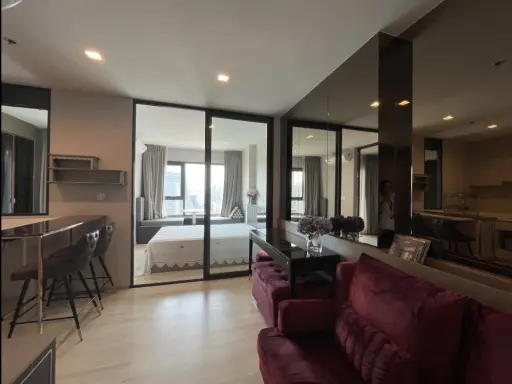 ขาย ไลฟ์ วัน ไวร์เลส ชั้น 39 Fully Furnished หิ้วกระเป๋าเข้าอยู่ได้ทันที จองเลย ก่อนหลุดมือ