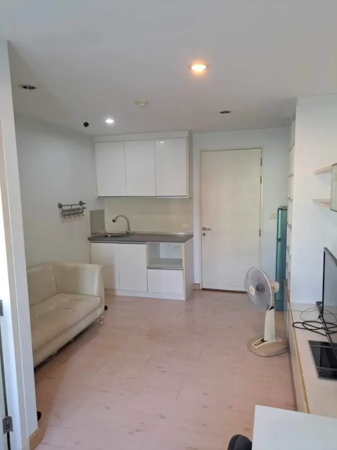 ให้เช่า The Viva Condo Sathon-Taksin ชั้น 3 วิวดี ห้องตกแต่งครบครัน เดินทางสะดวกสบาย จองเลย