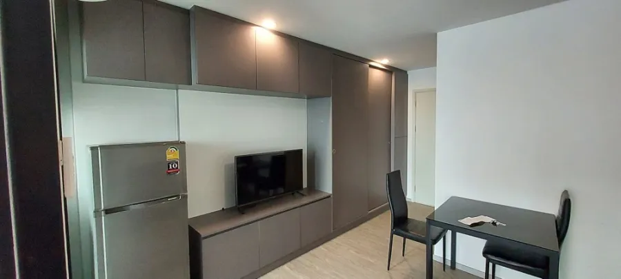 For rent, Reach Phaholyothin 52, clear view, not hot room, full built-in furniture, hurry to book