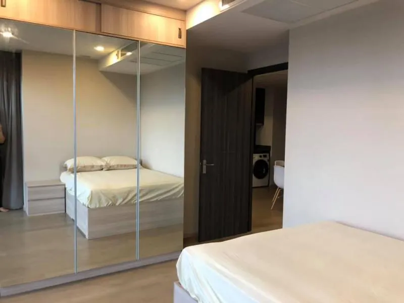 Urgent rent, Ashton Asoke condo, high floor, beautiful view, 2 bedrooms, ready to move in, close to the train, convenient transportation, don't miss !!