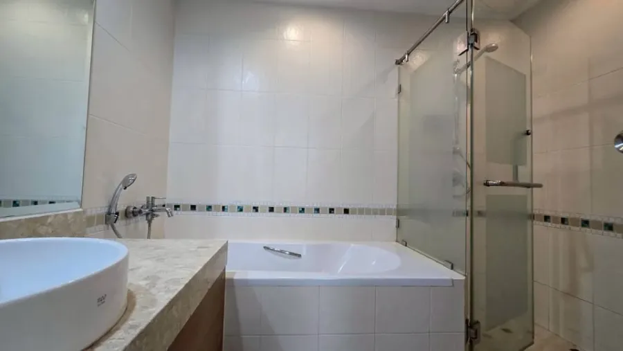 ให้เช่า Baan Siri Sukhumvit Soi 10 ห้องพร้อมอยู่ เฟอร์พร้อม หิ้วกระเป๋ามาได้เลย!!