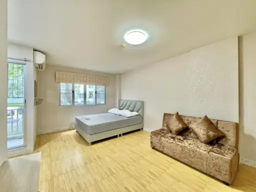 For rent, Lumpini Town Bodindecha-Ramkhamhaeng, beautiful room, fully furnished, livable, just bring one bag.