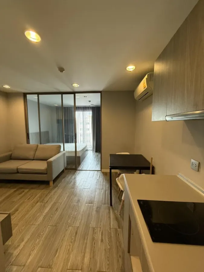For sale: Modiz Ladprao 18, 8th floor (top floor) with rooftop/sky level, fully furnished, ready to move in.