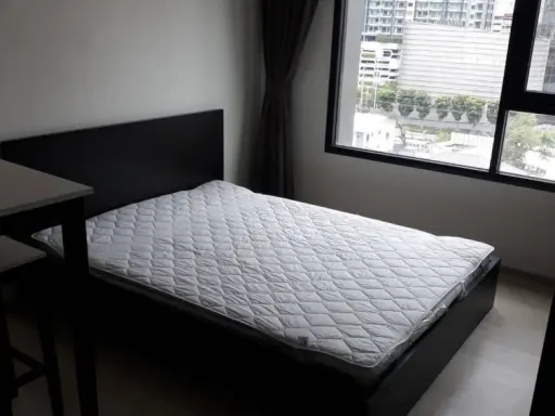 For rent: Life Asoke, 10th floor, nice room, fully furnished. Interested? Reserve now. Don't miss out!