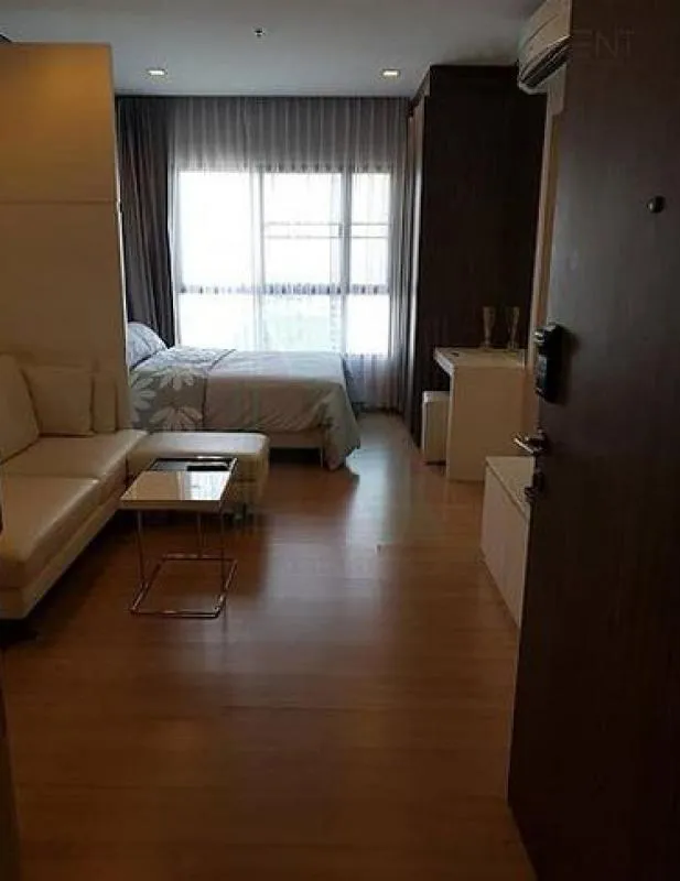 ให้เช่า Urbano Absolute Sathon-Taksin ห้องสวยตกแต่งเรียบง่าย วิวเมือง วิวสวย บรรยากาศดี พร้อมอยู่