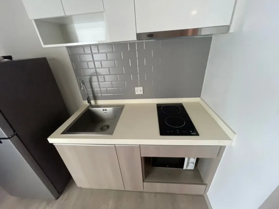 For rent: The Tree Charansanitwong 30. Comfortable rooms with complete amenities in a great location. Don't miss out!