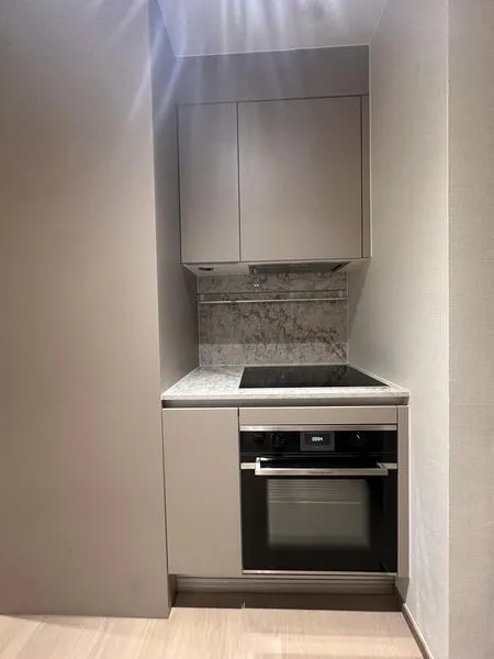 For rent: Tonson One Residence, 2 bedrooms, fully furnished, spacious room, comfortable. Ready to move in, reserve now.
