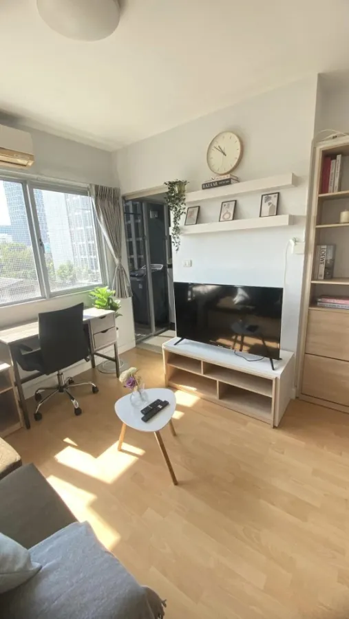 For rent: My Condo Sukhumvit 81, room ready to move in. Complete set of furniture, minimalist, minimalist, reserve quickly.