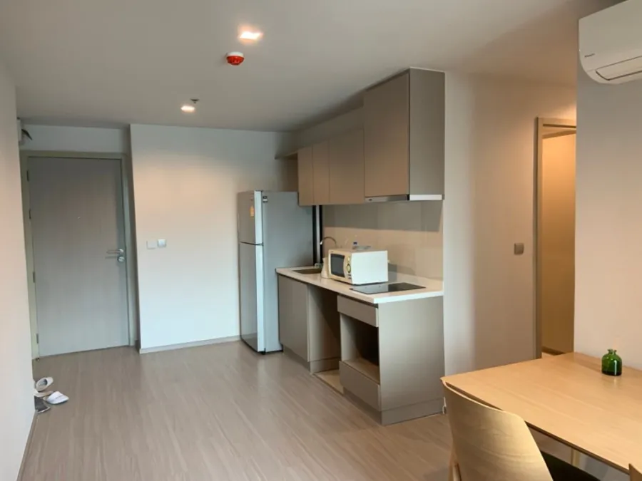 Life Ladprao for rent, 2 bedrooms, 2 bathrooms, 17th floor, good view, everything is complete. Hurry up to reserve quickly. Don't wait.