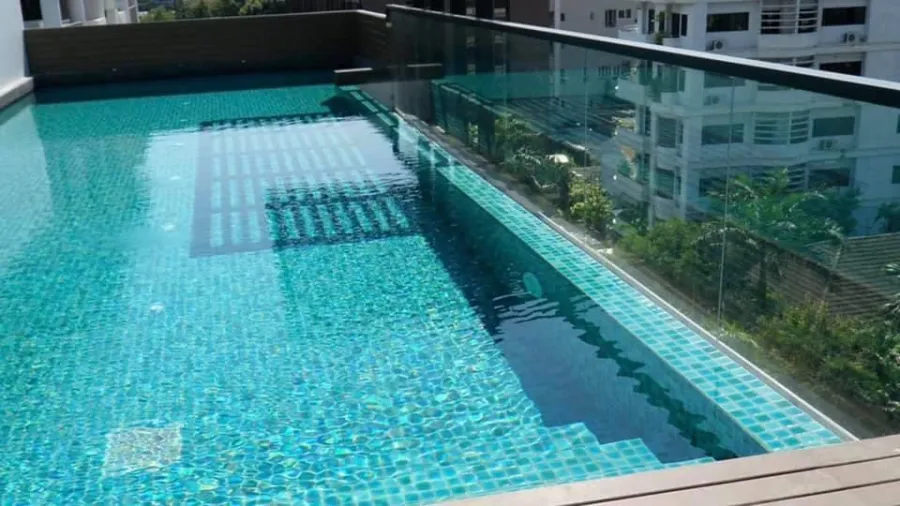 Socio Condo Ruamrudee, 1 bedroom, 1 bathroom / corner room, pool view, beautiful room, good view like this ..... Dont wait !!!!