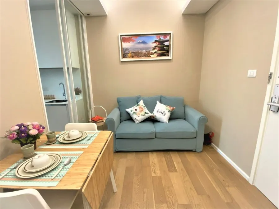 For rent: The Saint Residences, beautifully decorated room in a sweet style. The entire room is wallpapered. Can't reserve it?