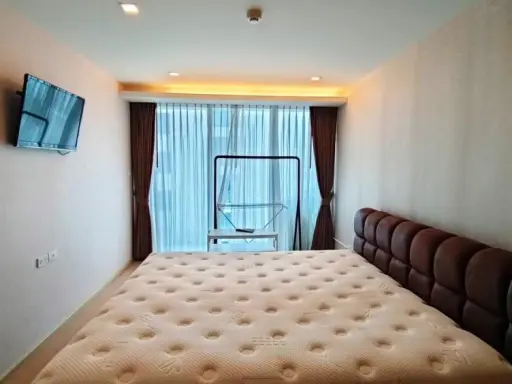 Rent a Socio Ruamruudee, the most wide room. Comes with a big sofa, very comfortable sitting, not booking, is very missed