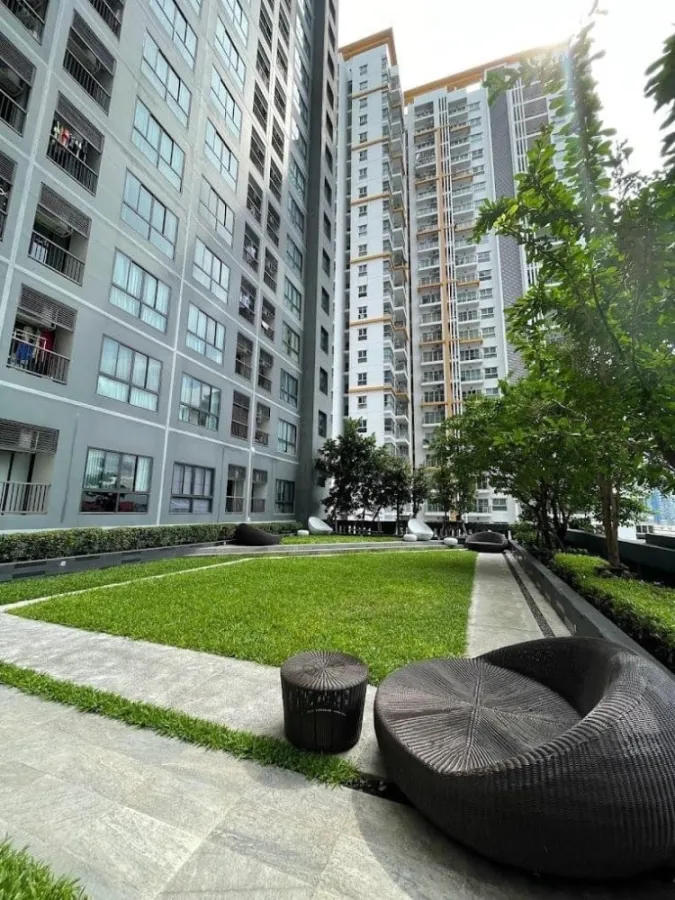 Condo for sale or rent, Ideo Sathorn-Tha Phra, corner room, private, swimming pool view. Don't delay.